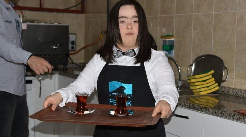 Down Sendromlulara Servis Komisi Kursu