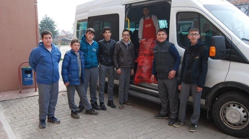 Bayrami&ccedil;&rsquo;te &Ouml;ğrencilerden Anlamlı Hareket