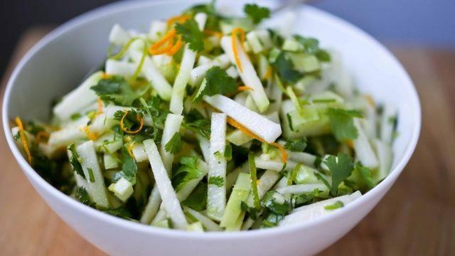 Alabaş Turpu Salatası (Kohlrabi)