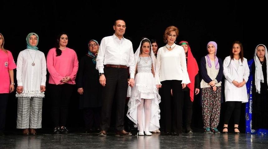 Adana B&uuml;y&uuml;kşehir Belediyesi 8 Mart&rsquo;ta &lsquo;&ccedil;ocuk Gelinler&rsquo;e Dikkat &Ccedil;ekti