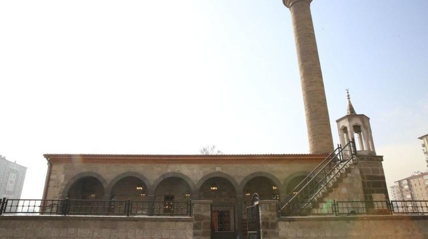 Aslına Uygun Onarılan &Ccedil;ifte&ouml;n&uuml; Camisini Bakan &Ouml;zhaseki A&ccedil;acak