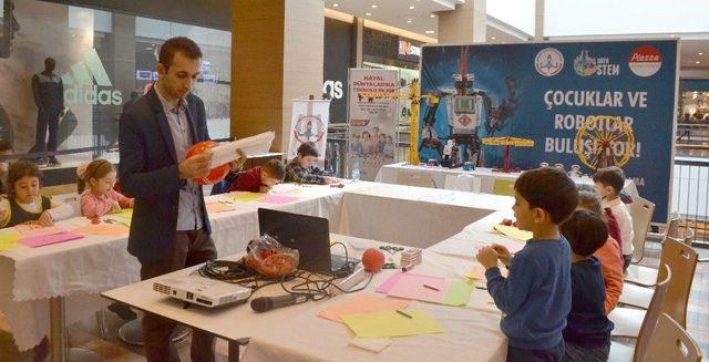 Anaokulu Minikler Robotların Dünyasını Keşfetti