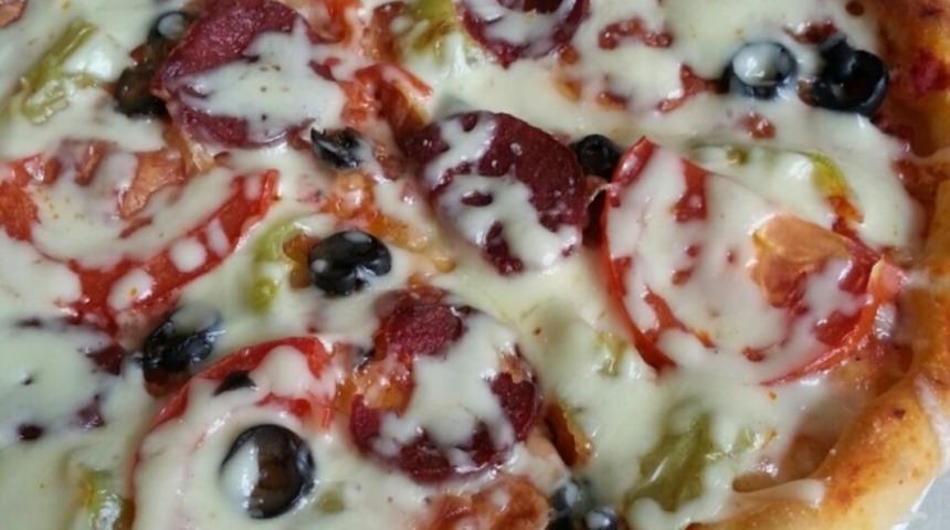 Bol Malzemeli Enfes Pizza