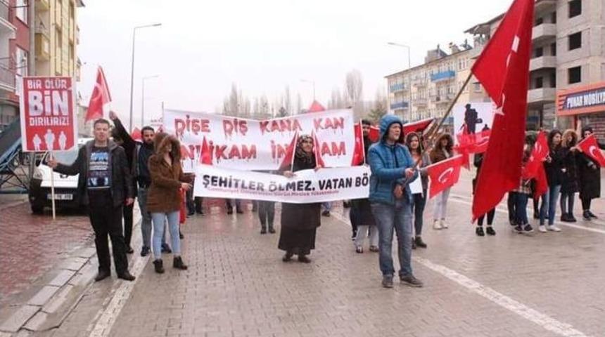 &Ouml;ğrencilerden Mehmet&ccedil;iğe Destek Y&uuml;r&uuml;y&uuml;ş&uuml;