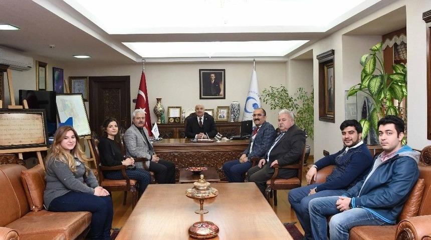 Yeşilay&rsquo;dan Rekt&ouml;r G&ouml;n&uuml;ll&uuml;&rsquo;ye Plaket