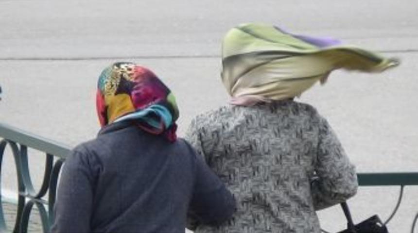 Ege&rsquo;de Kuvvetli R&uuml;zgara Dikkat