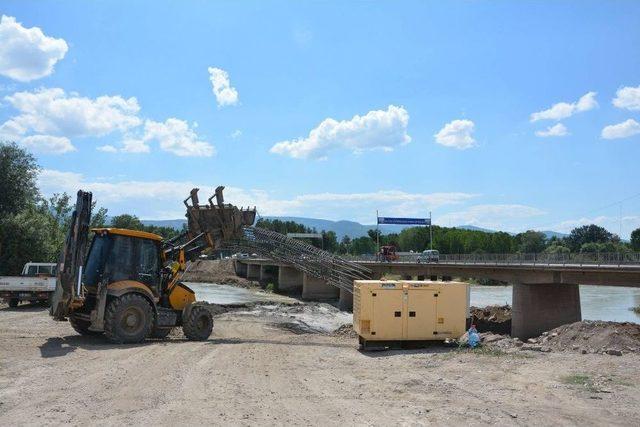 Niksar’da İkinci Köprü Yapım Çalışmaları Hızla Devam Ediyor