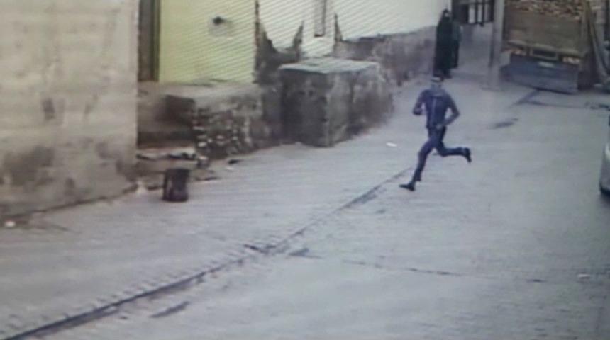 (&ouml;zel Haber) Yeni Evli &Ccedil;iftin Altınlarını &Ccedil;alıp Ka&ccedil;tı