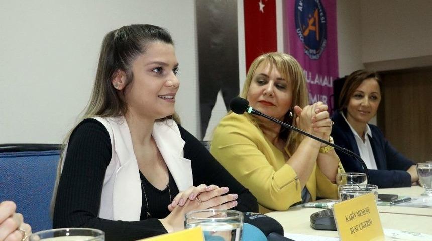 Başarılı İş Kadınları, &Uuml;niversiteli Gen&ccedil;lerle Deneyimlerini Paylaştı