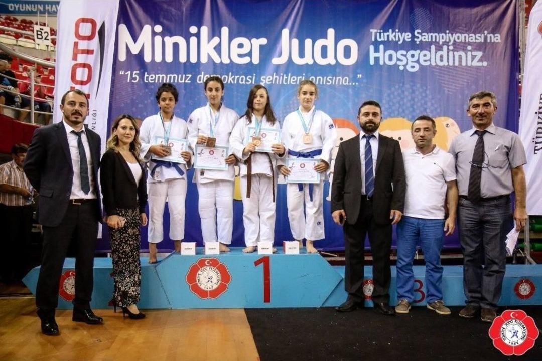 Kağıtspor, T&uuml;rkiye Minikler Judo Şampiyonası&rsquo;nda Zirvede