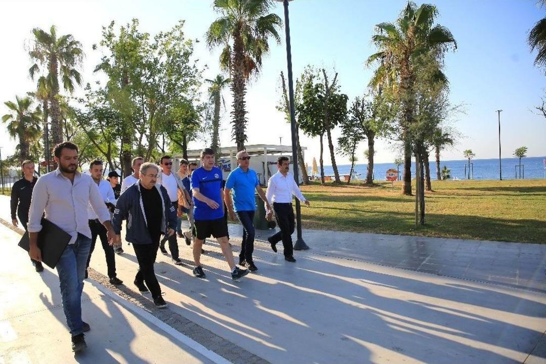 Başkan T&uuml;rel, Konyaaltı Sahili&rsquo;ni Denetledi