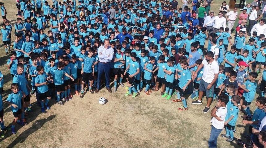 7 Bin &Ccedil;ocuk &Uuml;cretsiz Futbol Eğitimi Alacak
