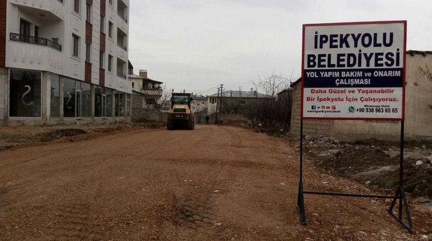 İpekyolu Belediyesinden Yol Yapım &Ccedil;alışması