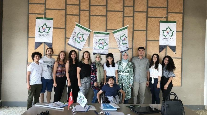 Yaşlı Eğitimi İ&ccedil;in Sahaya &Ccedil;ıkacaklar