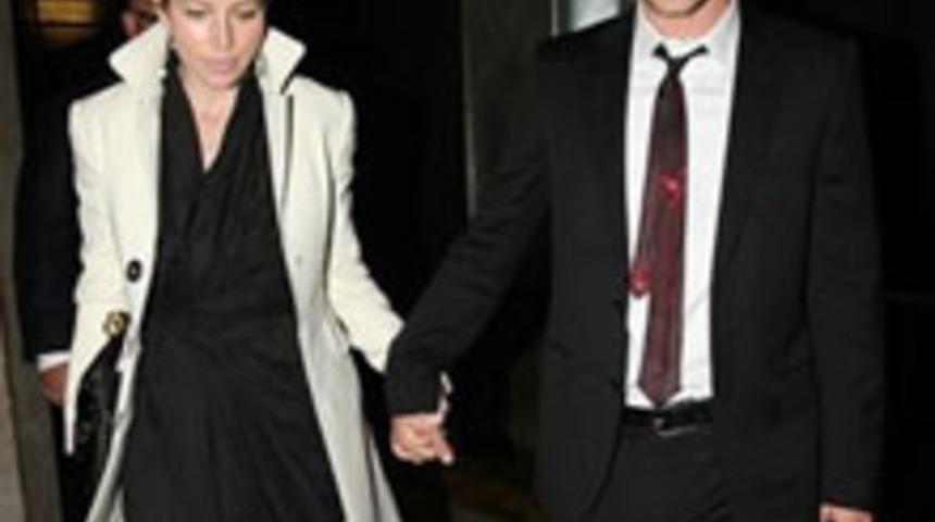 Aralarına Kara Kedi Giren &Ccedil;ift Kim?