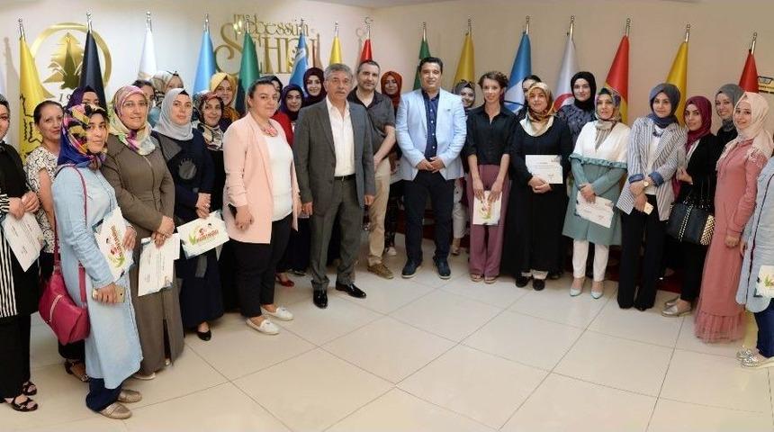 Başkan &Ccedil;etin, Nezaket Okulu Eğitmenlerine Sertifika Verdi