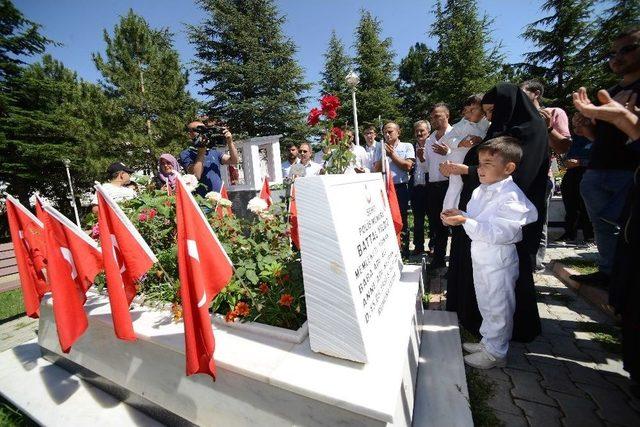 Başkan Altay’ın Makam Aracı Şehit Çocuklarının Sünnet Arabası Oldu