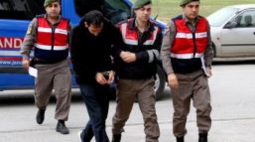 Baba Oğul Arasında Bı&ccedil;aklı Kavga