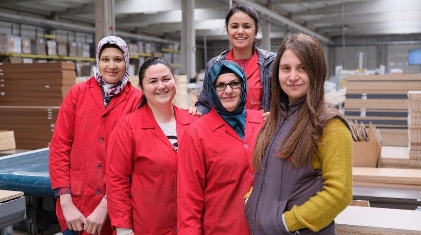 Kadınların Elinden &Ccedil;ıkan Mobilyalar D&uuml;nyaya Pazarlanıyor