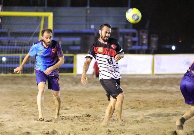 Plajda Futbol Rüzgarı