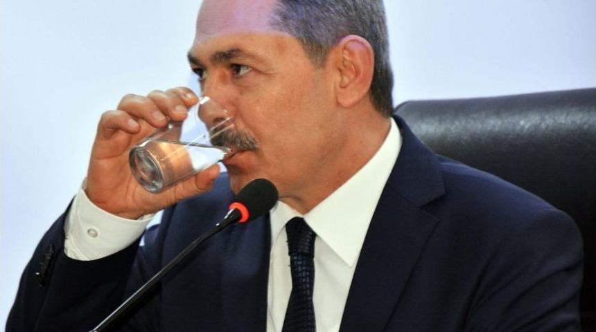 Başkan Uysal, Meclis &Uuml;yelerine Bir Bardak Su İ&ccedil;irdi