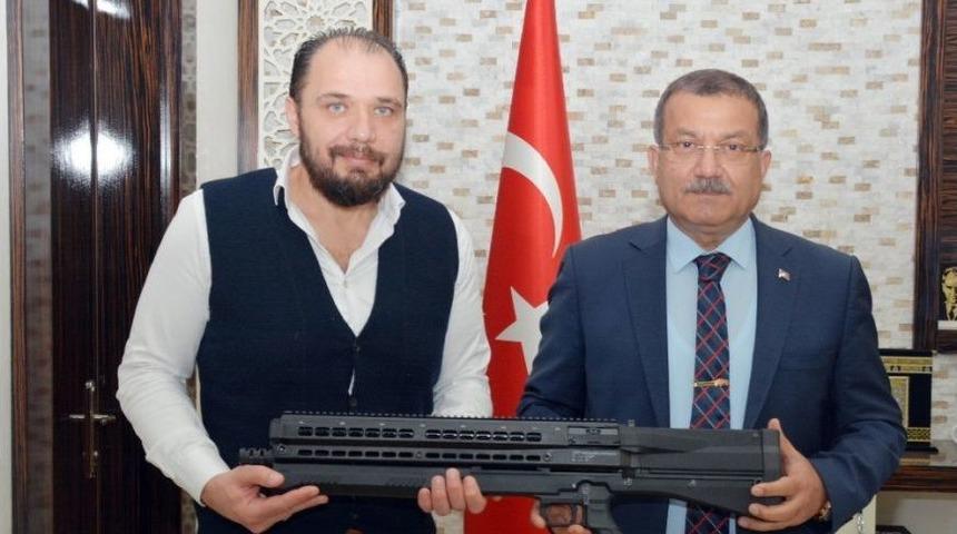 Antalya Polisine &Ccedil;ok Ama&ccedil;lı Operasyon Silahı