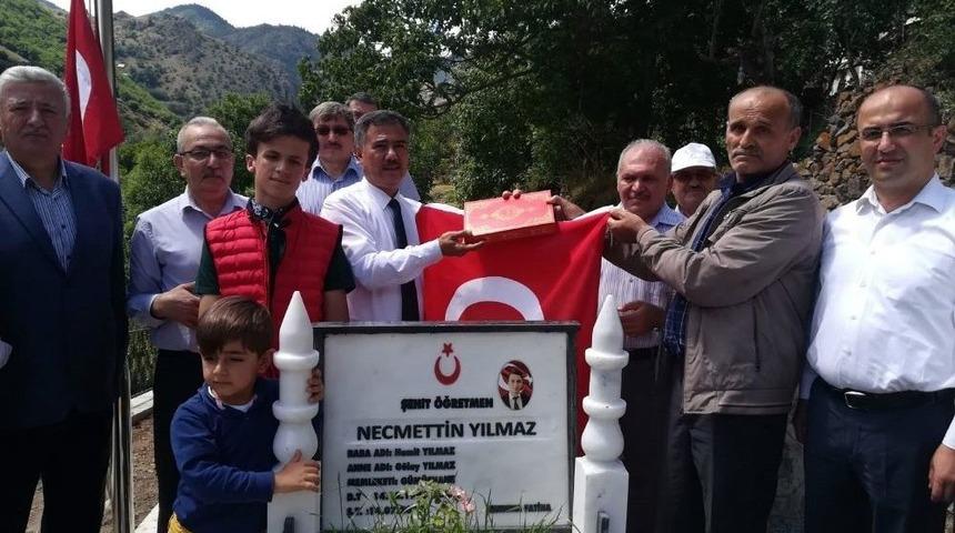 Eğitimciler, Şehit Öğretmeni Mezarı Başında Andı