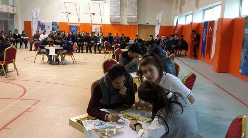 Hakkari&rsquo;de Gen&ccedil;lik Merkezleri Arası Bilgi Yarışması
