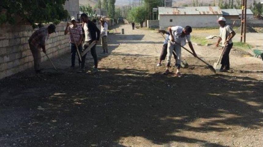 Mahallelere Parke Taşı D&ouml;şeniyor