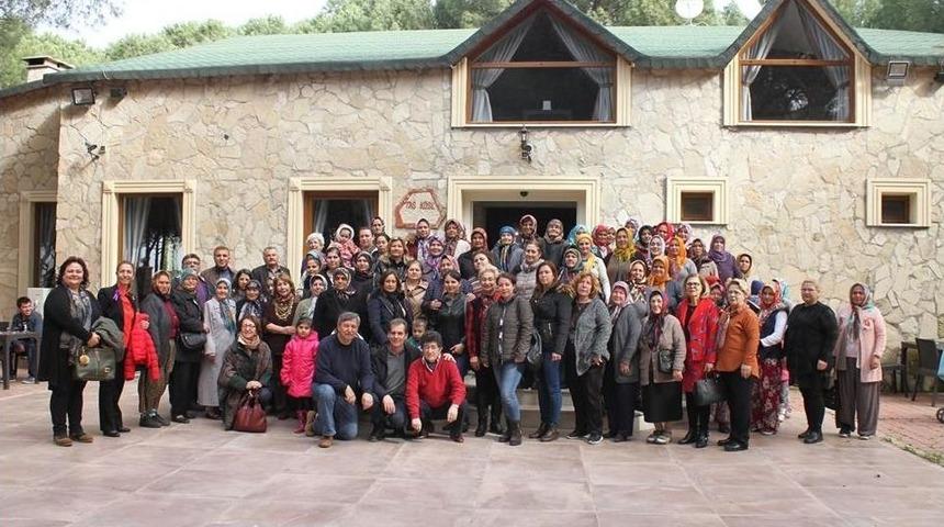 Ayvalık’ta Chp’den Köylü Kadınlara Kahvaltılı Jest