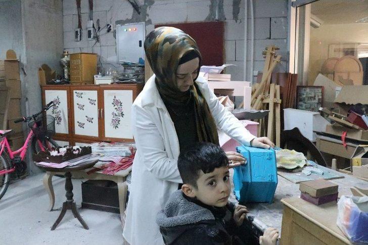 Ahşap Boyama Yapan Kadınlar Aile Bütçelerine Destek Oluyorlar G1