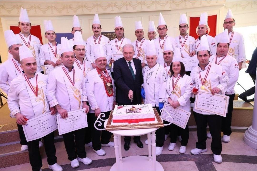 İbb&rsquo;nin Sosyal Tesislerinde G&ouml;rev Yapan Madalyalı Aş&ccedil;ılar, &Ouml;d&uuml;ll&uuml; Yemeklerini Sergiledi