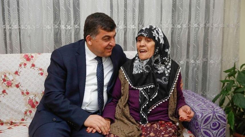 Başkan Fadıloğlu&rsquo;nun &lsquo;vefa&rsquo; Ziyareti Y&uuml;z G&uuml;ld&uuml;rd&uuml;