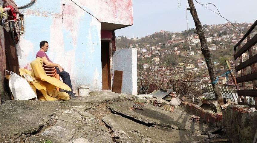 6 Hanenin Yaşadığı Evler Yağmur Sonrası Yıkılma Tehlikesi İle Karşı Karşıya