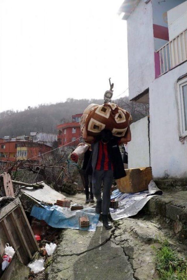 6 Hanenin Yaşadığı Evler Yağmur Sonrası Yıkılma Tehlikesi İle Karşı Karşıya