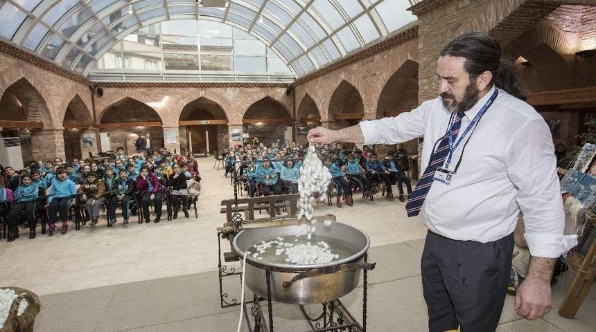 Bursa İpeği Gençlerle Hayat Buluyor