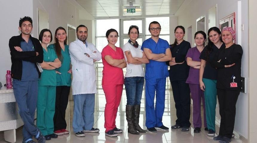 9 Saat S&uuml;ren Ameliyatla Hayata Tutundu