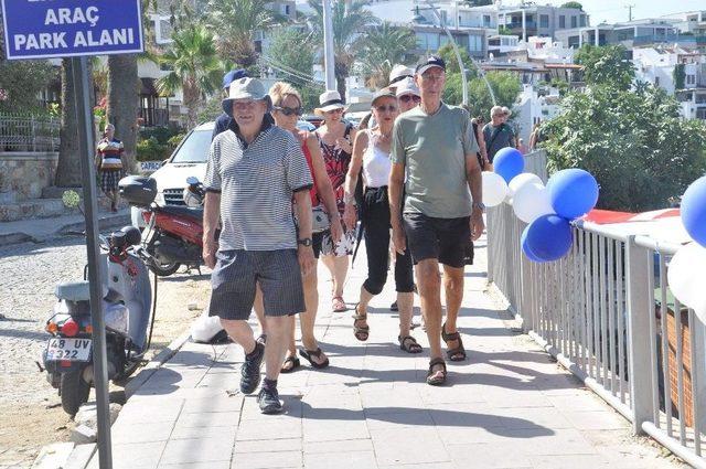 Gemiden İnen Turistler Alışverişe Koştu