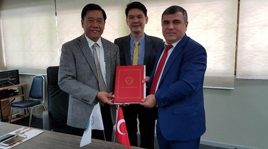 7 Aralık &Uuml;niversitesi Tayland&rsquo;da