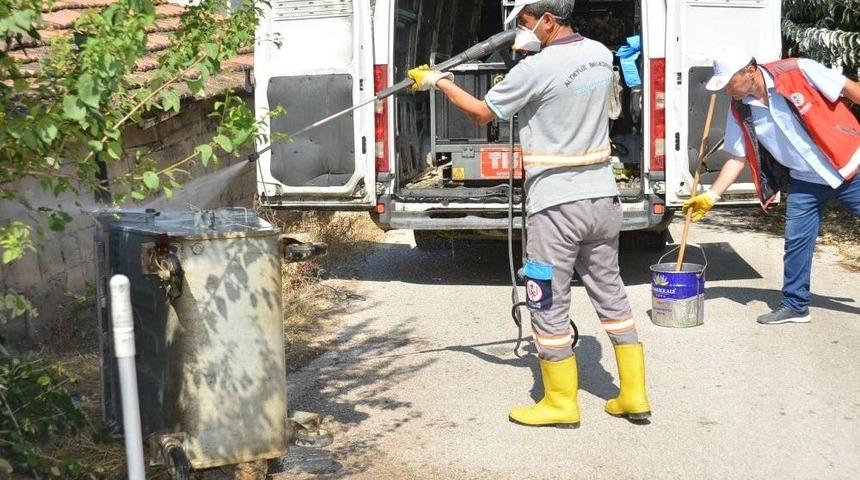 &Ccedil;&ouml;p Konteynırları Dezenfekte Ediliyor