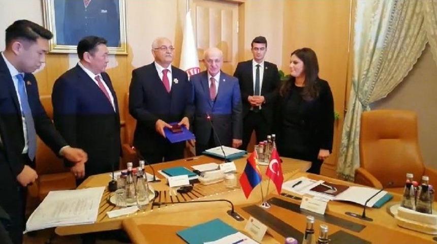 Milletvekili Mehmet Erdoğan&rsquo;a Moğolistan&rsquo;ın En B&uuml;y&uuml;k Devlet Nişanı