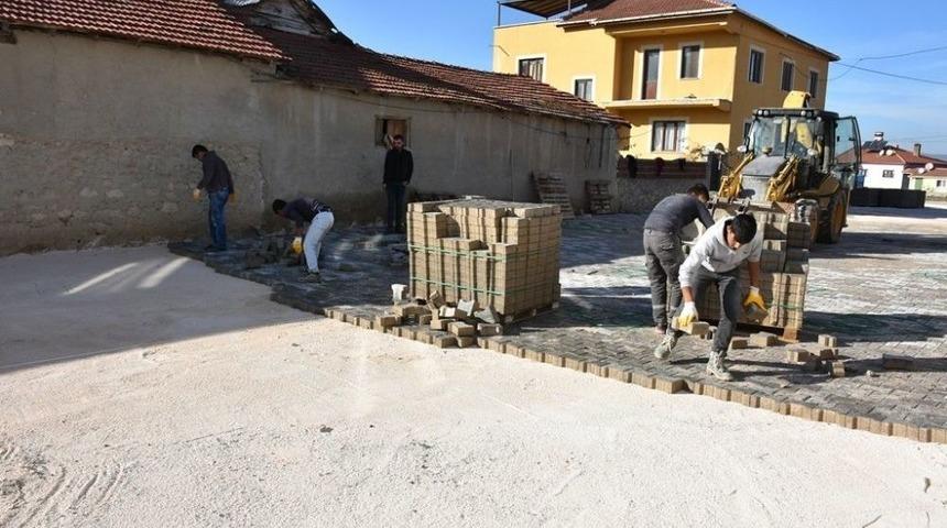 İn&ouml;n&uuml; Mahallelerinde Kilit Taş D&ouml;şeme &Ccedil;alışmaları S&uuml;r&uuml;yor