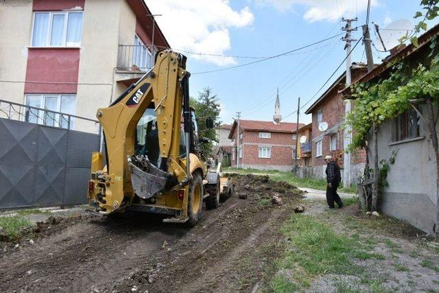 İnönü Mahallelerinde Kilit Taş Döşeme Çalışmaları Sürüyor