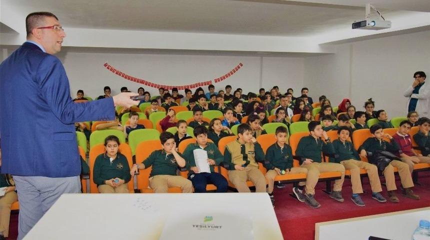 Öğrencilere Geri Dönüşüm Semineri Verildi