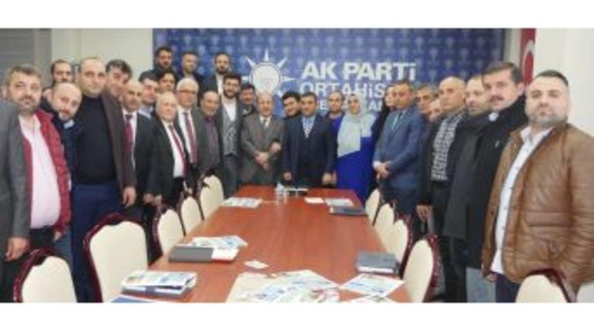 Başkan G&uuml;mr&uuml;k&ccedil;&uuml;oğlu Ak Parti Ortahisar İl&ccedil;e Teşkilatı Toplantısı&rsquo;na Katıldı