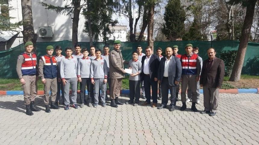 &Ouml;ğrencilerden Mehmet&ccedil;iğe Destek