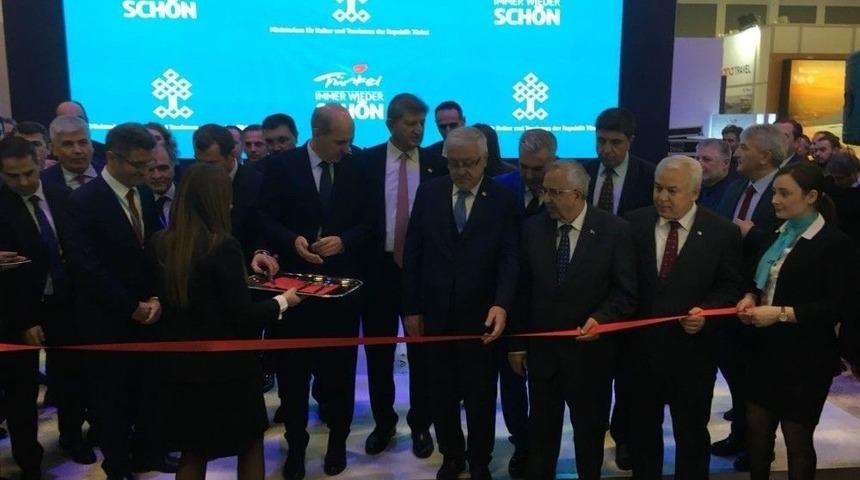 Bakan Kurtulmuş, Itb Fuarı&rsquo;nda T&uuml;rkiye Standının A&ccedil;ılışını Yaptı