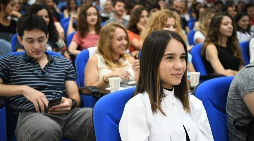 Ege &Uuml;niversitesi Rekt&ouml;r&uuml; Necdet Budak: "her Zaman Hastalarınıza Karşı Sabırlı, M&uuml;şfik Ve İlgili Olun"
