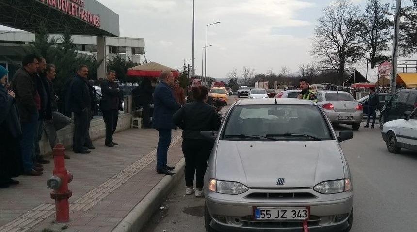 Hastane &Ouml;n&uuml;nde Kaza: 1 Yaralı
