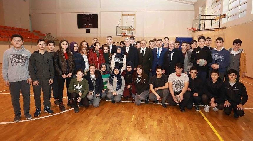 Başkan Karaosmanoğlu,"k&uuml;&ccedil;&uuml;k Yaşta Alınan Doğru Kararlar D&uuml;nyayı Değiştirebilir"